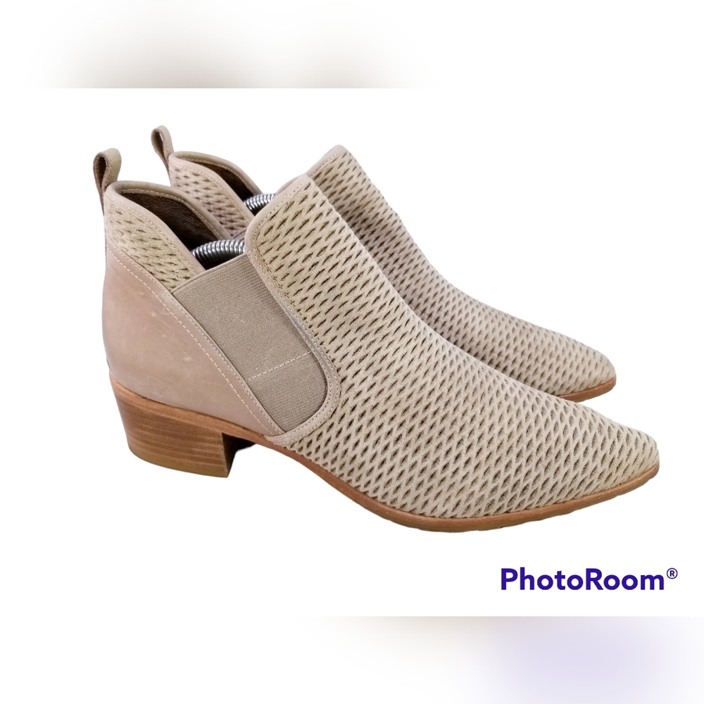 DONALD  PLINER WOMEN ANKLE PULL ON BOOTS PERFORATED SUEDE SIZE 9.5 M EUC